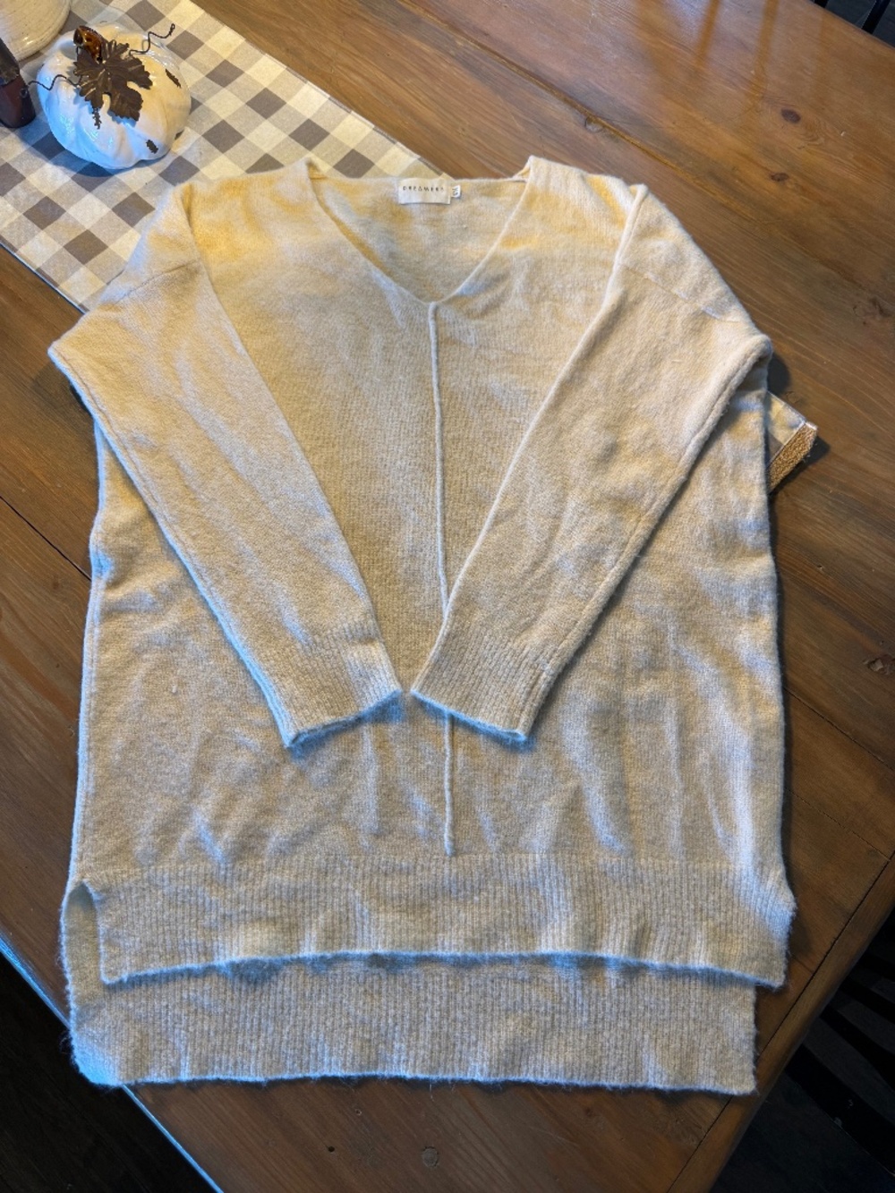 V-Neck, Tunic Lightweight sweater by Dreamers sz. S/M